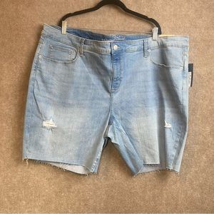 Universal Thread NWT Mid Rise Bermuda Shorts Size 26W Light Blue